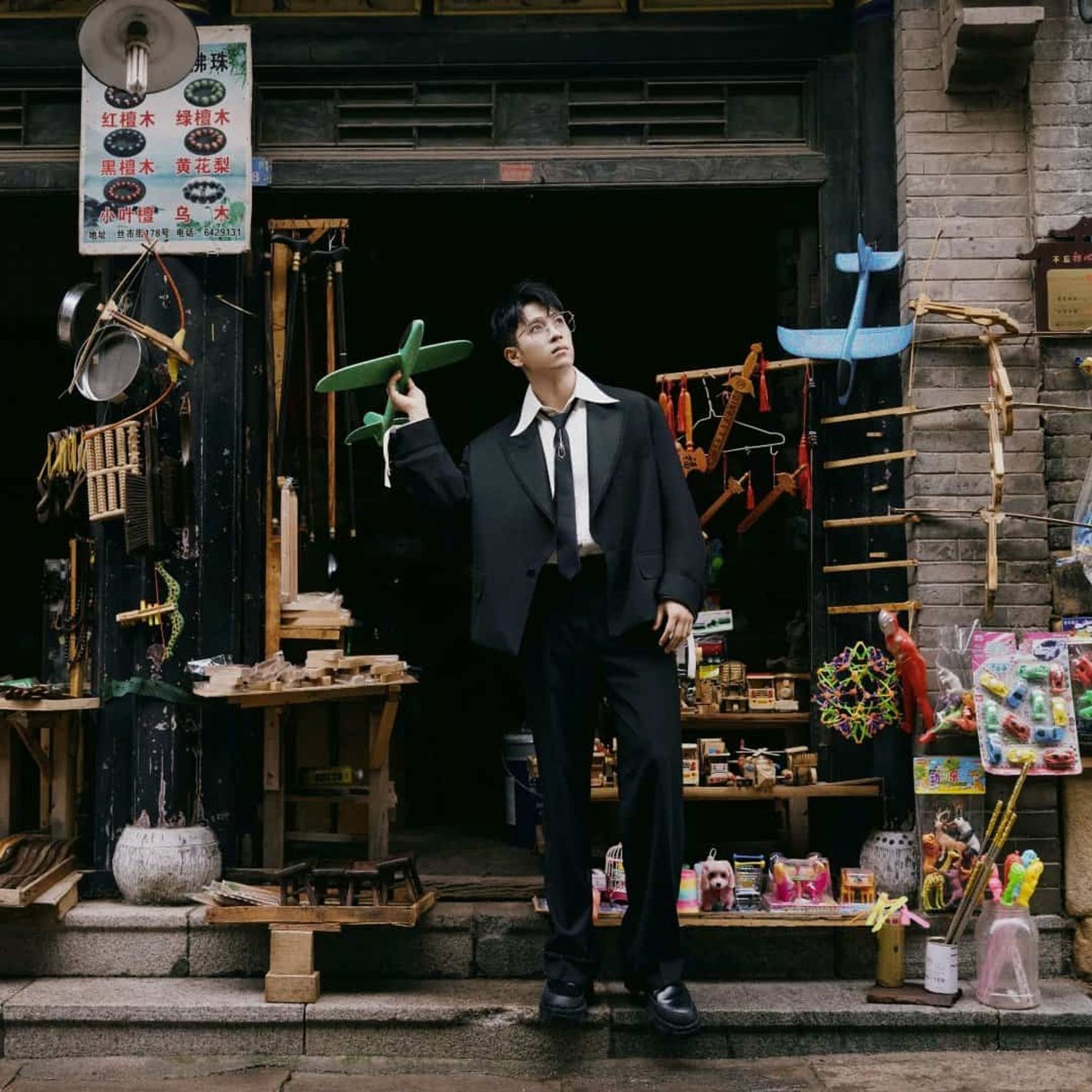 张俪绯闻男友张若轩马场帅气骑马写真高清图片_2