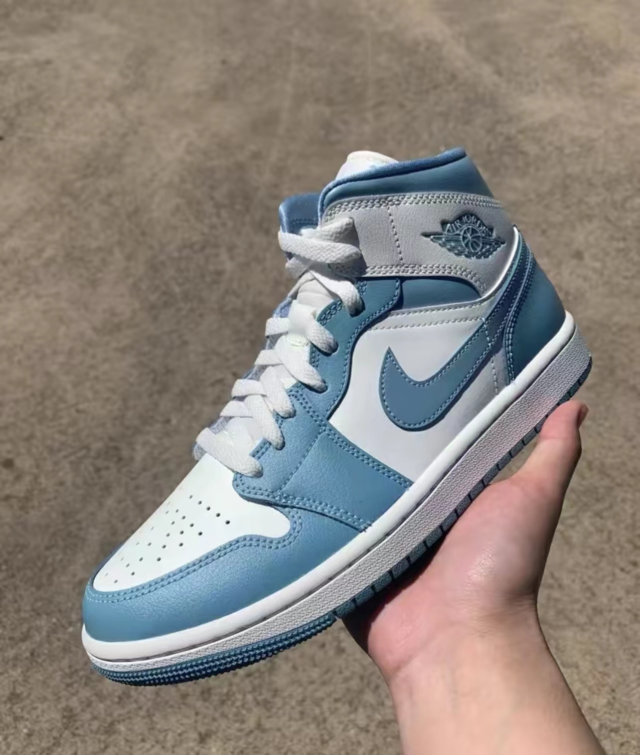 NIKE AJ1″UNC”北卡蓝 2022复古高帮篮球鞋 正品实拍细节图_1