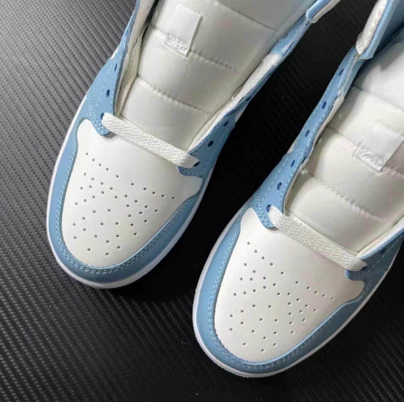 NIKE AJ1″UNC”北卡蓝 2022复古高帮篮球鞋 正品实拍细节图_3