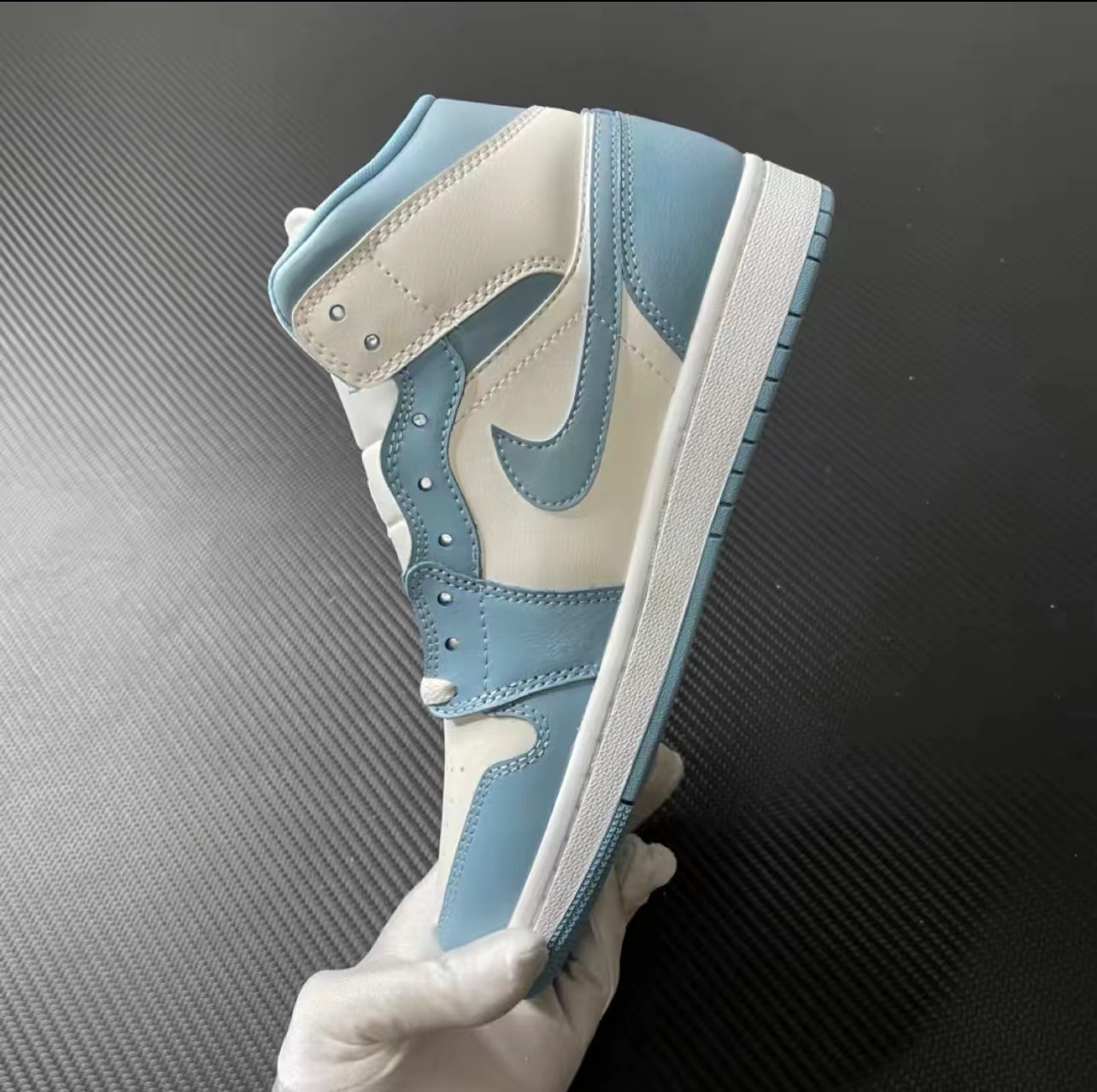 NIKE AJ1″UNC”北卡蓝 2022复古高帮篮球鞋 正品实拍细节图_6