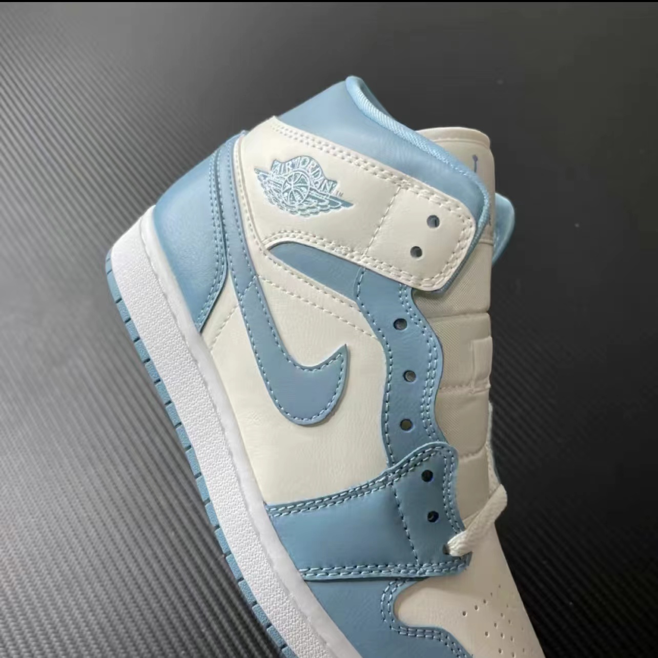 NIKE AJ1″UNC”北卡蓝 2022复古高帮篮球鞋 正品实拍细节图_10