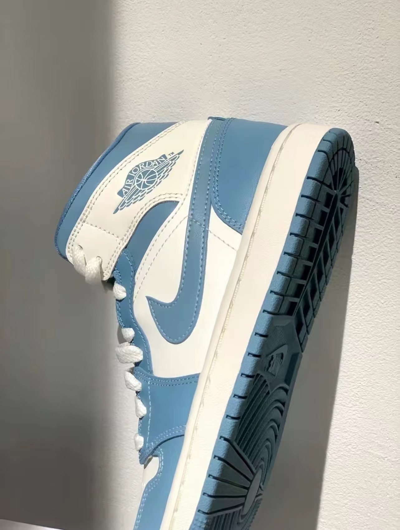 NIKE AJ1″UNC”北卡蓝 2022复古高帮篮球鞋 正品实拍细节图_11