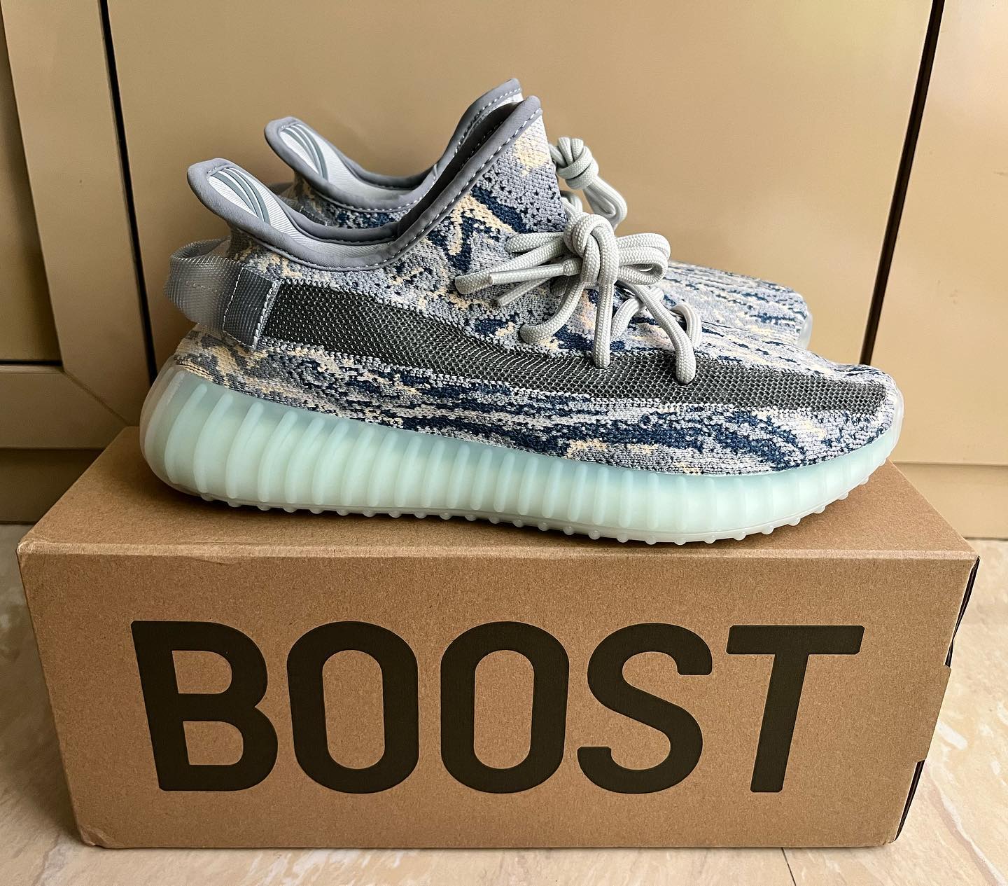 2022新款北卡蓝椰子鞋adidas Yeezy 350 v2 mx blue正品高清细节图_3