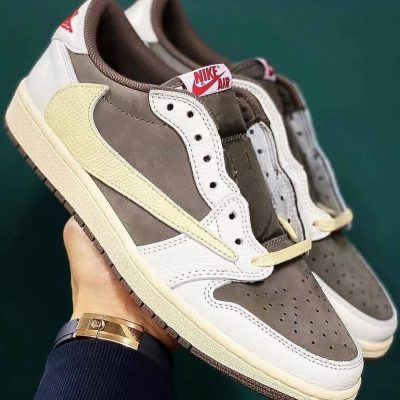 乔丹联名nike AJ1 Low “倒钩”白棕反转摩卡配色实物细节高清图