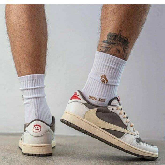 乔丹联名nike AJ1 Low “倒钩”反转摩卡配色实物上脚细节高清图_3