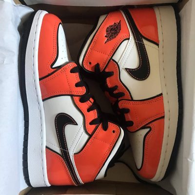 NIKE air Jordan 1 Mid SE “Turf Orange” 二次元小扣碎 黑白橙正品高清实拍图