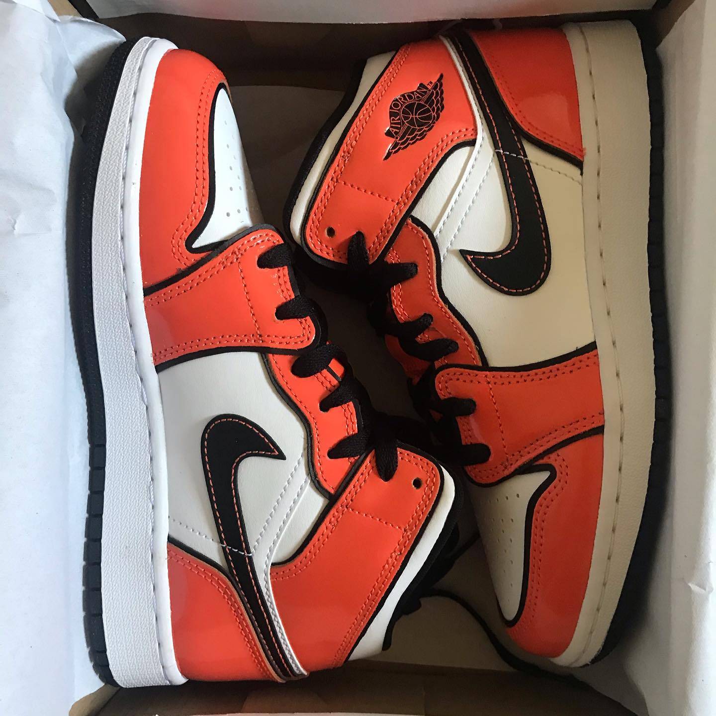 NIKE air Jordan 1 Mid SE “Turf Orange” 二次元小扣碎 黑白橙正品高清实拍图_5