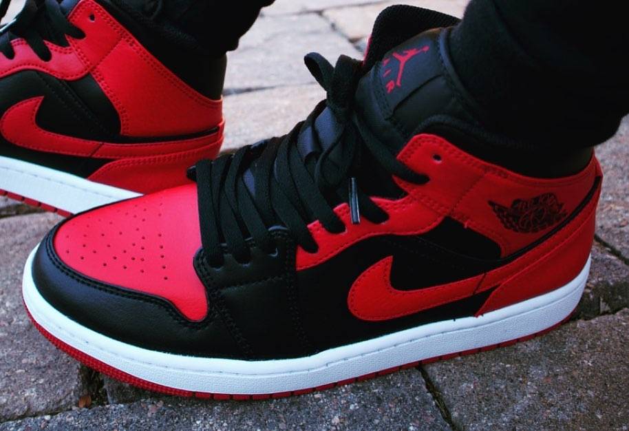 Nike AIR JORDAN1 MID  BRED Banned黑红配色小禁穿中帮正品上脚效果图片 高清实拍_6