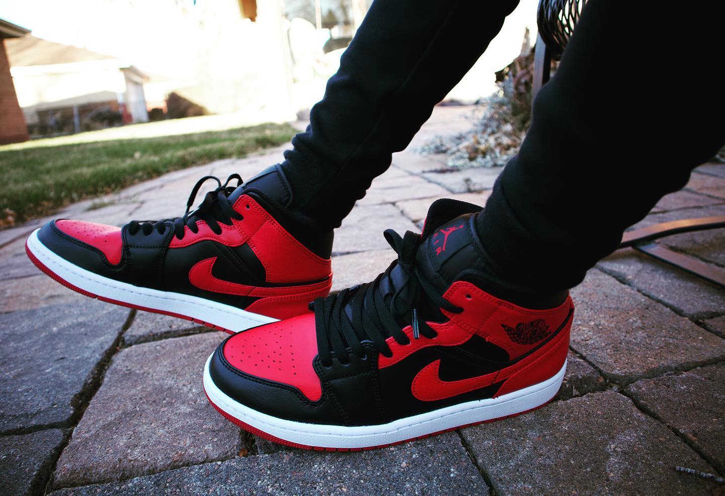 Nike AIR JORDAN1 MID  BRED Banned黑红配色小禁穿中帮正品上脚效果图片 高清实拍_4