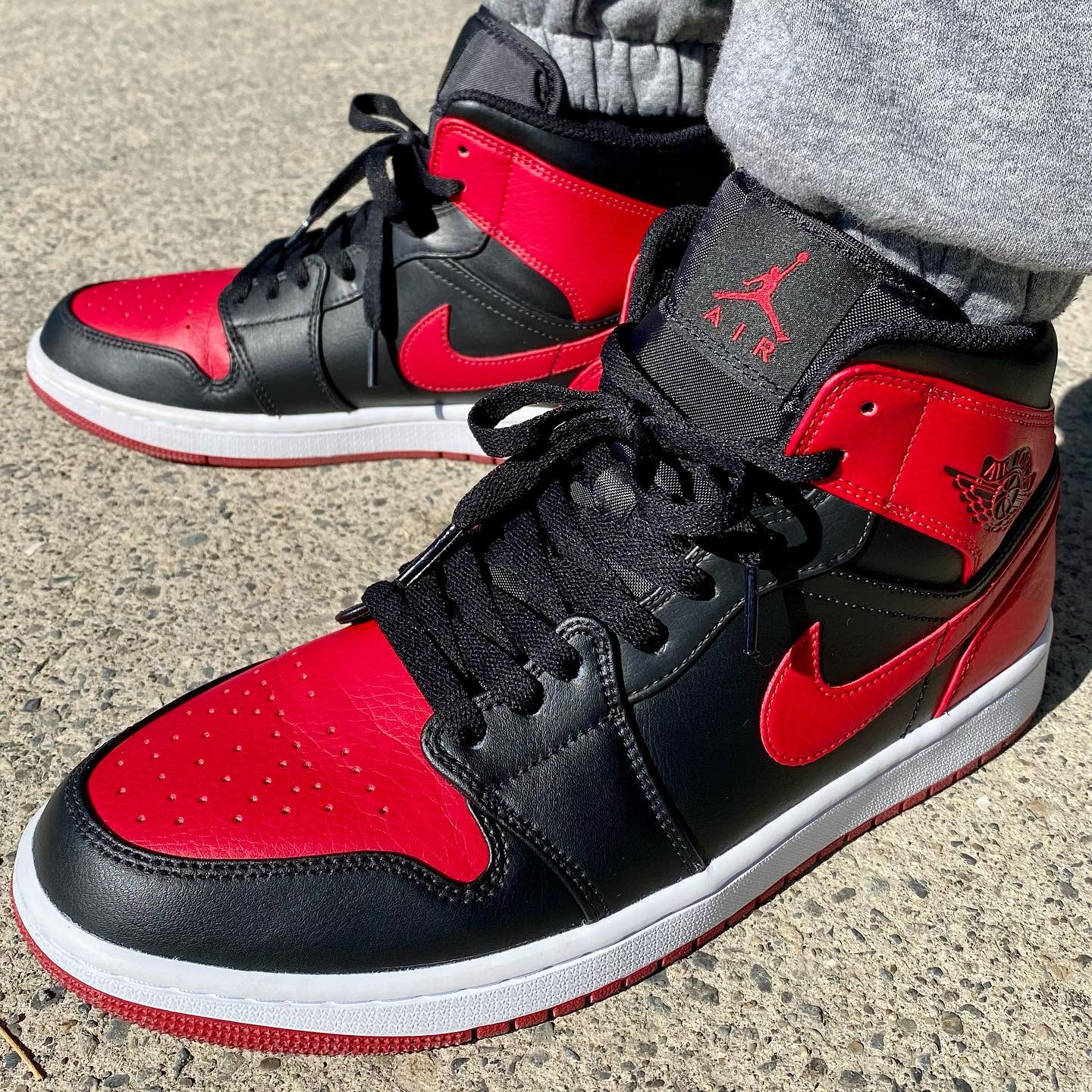 Nike AIR JORDAN1 MID  BRED Banned黑红配色小禁穿中帮正品上脚效果图片 高清实拍_2