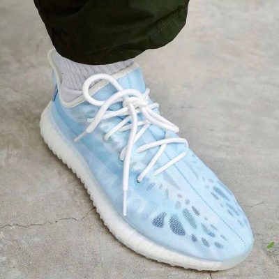 yeezy 350v2monoice镂空新冰蓝正品上脚效果图  正版细节实拍图