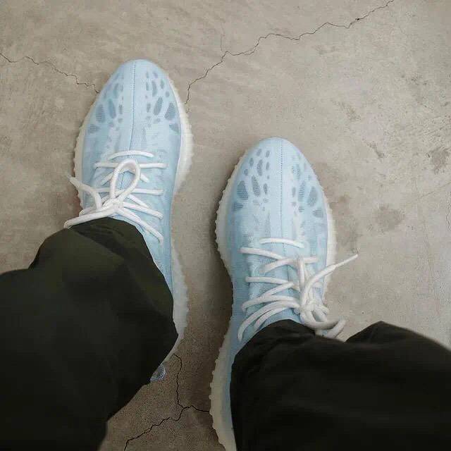 yeezy 350v2monoice镂空新冰蓝正品上脚效果图  正版细节实拍图_2