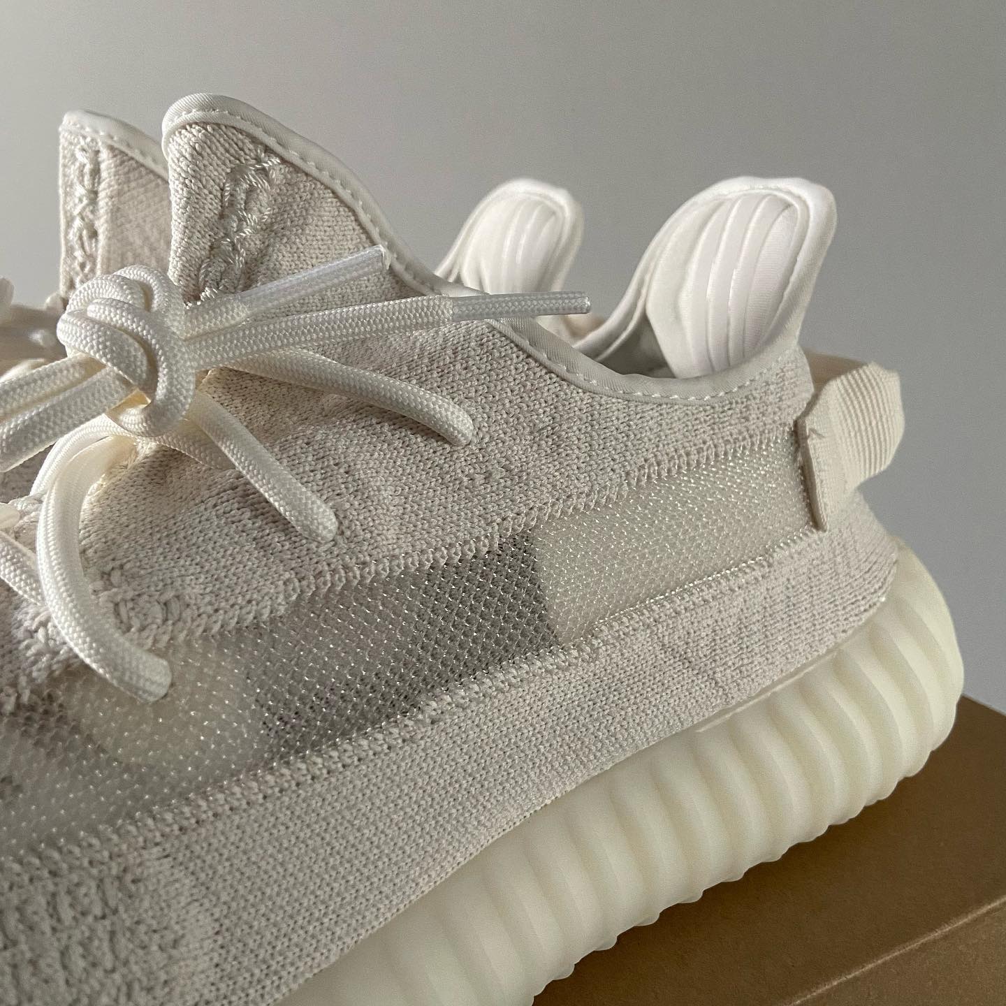 Adidas Yeezy Boost 350 V2 “Pure Oat/Bone”骨白色超清正品实拍图 正侧面细节拍摄 2022年新品_5