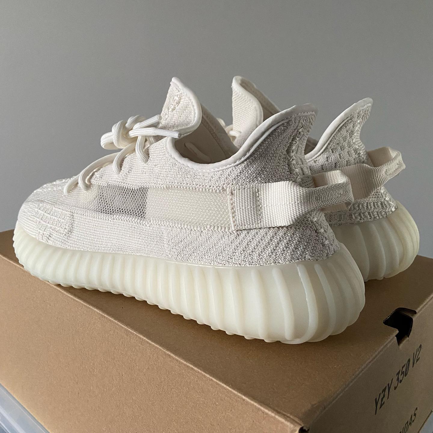 Adidas Yeezy Boost 350 V2 “Pure Oat/Bone”骨白色超清正品实拍图 正侧面细节拍摄 2022年新品_3