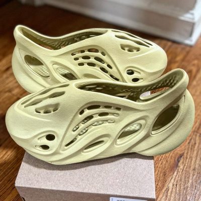 2022新款Yeezy Foam Runner “Sulfur” 硫磺色泡沫跑步鞋 正版细节照 上脚效果图