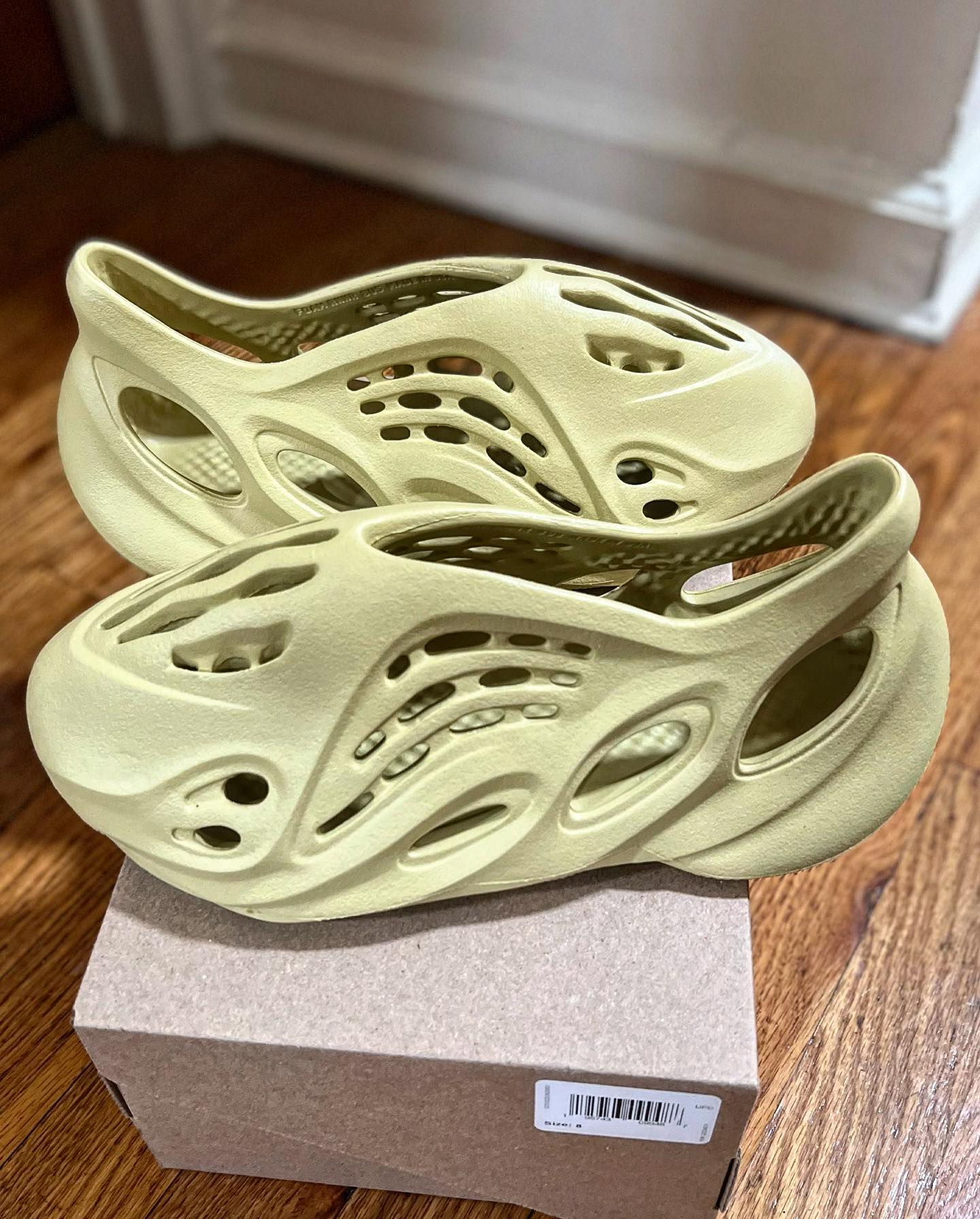 2022新款Yeezy Foam Runner “Sulfur” 硫磺色泡沫跑步鞋 正版细节照 上脚效果图_2