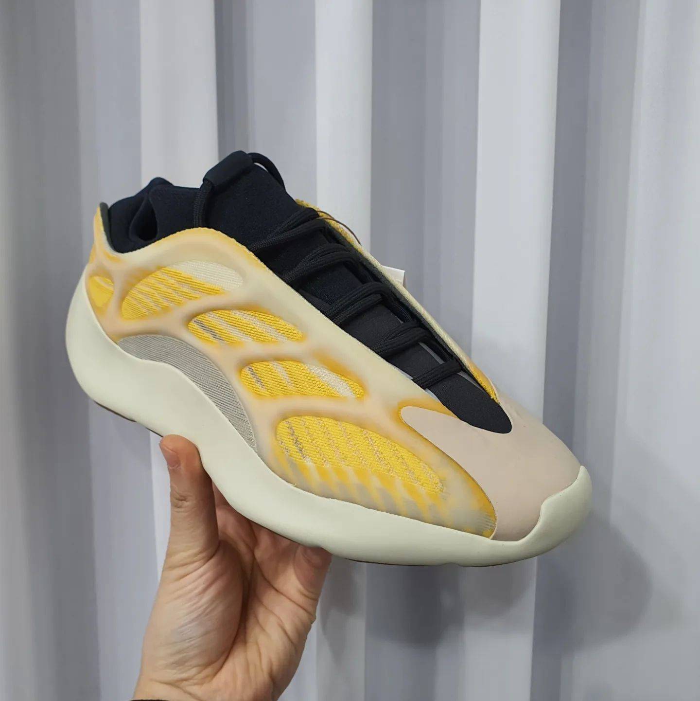 Yeezy 700 V3黄色夜光异形鞋 “Mono Safflower” 高清正品实拍 细节图_8