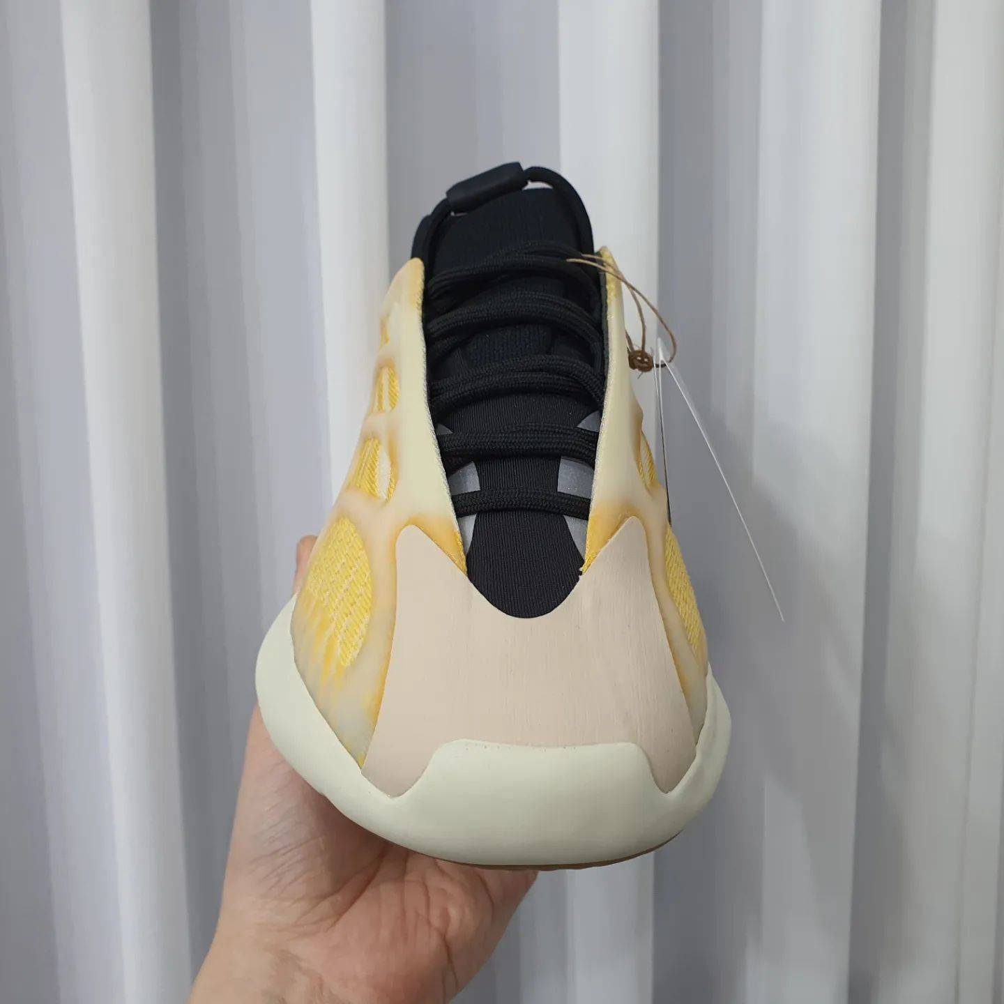 Yeezy 700 V3黄色夜光异形鞋 “Mono Safflower” 高清正品实拍 细节图_7