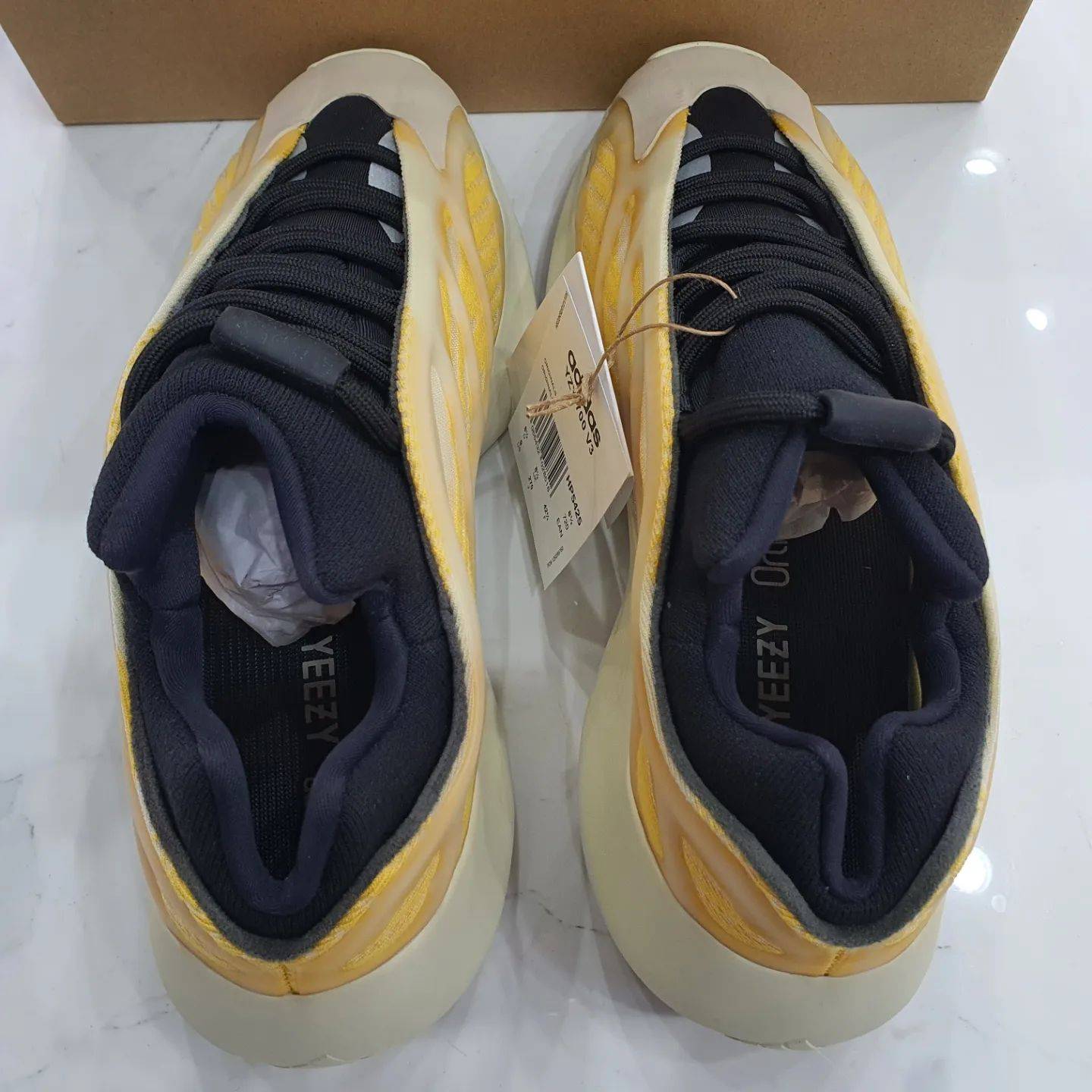 Yeezy 700 V3黄色夜光异形鞋 “Mono Safflower” 高清正品实拍 细节图_2