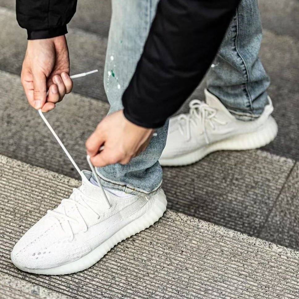 Yeezy350 V2 “Pure Oat”纯白椰子经典造型 正品上脚效果实拍图_2