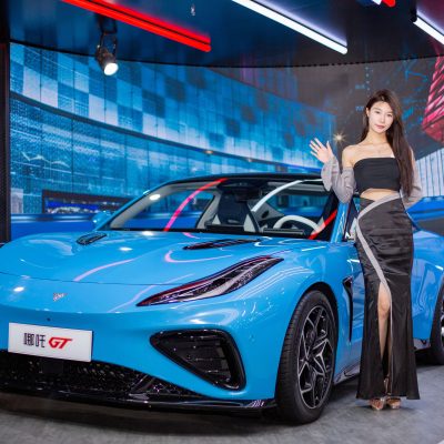 最便宜的新能源电动gt跑车哪吒跑车只要17万