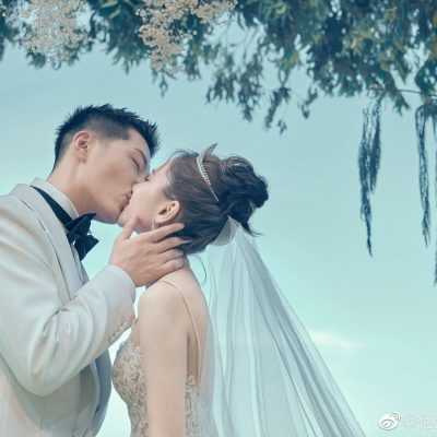 窦骁何超莲婚礼现场亲吻照