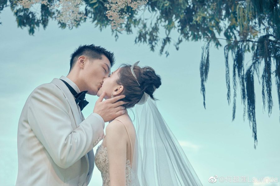 窦骁何超莲婚礼现场亲吻照_1
