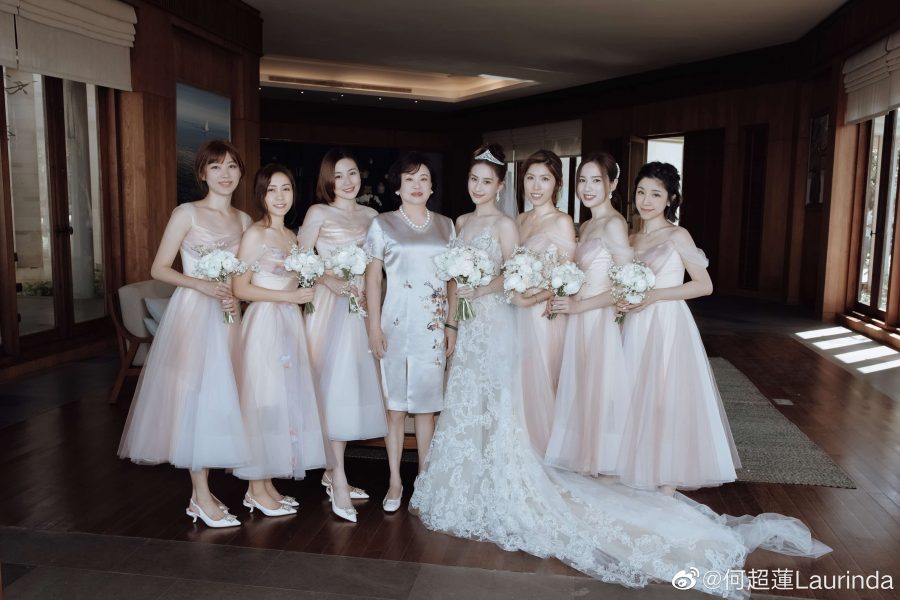 窦骁何超莲婚礼现场亲吻照_2