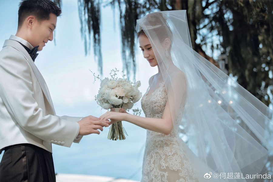 窦骁何超莲婚礼现场亲吻照_5