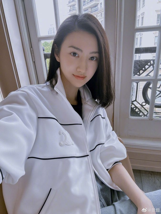 景甜和张继科私密视频事件后首次晒自拍_3