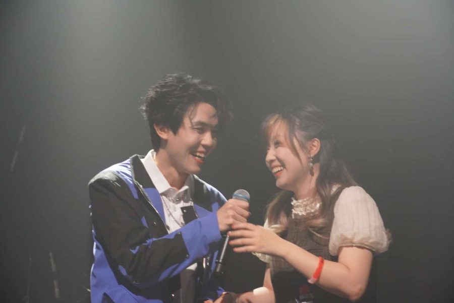 老番茄下跪求婚live 现场图片，老番茄女朋友图片_9