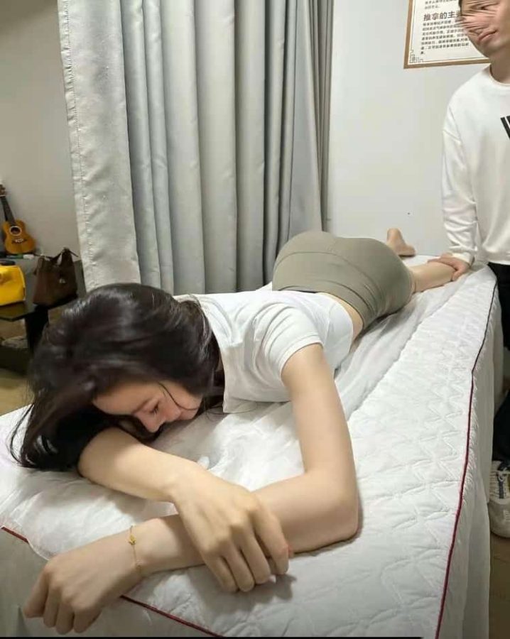 中医按摩师按摩美女 一次记忆深刻精油spa_1