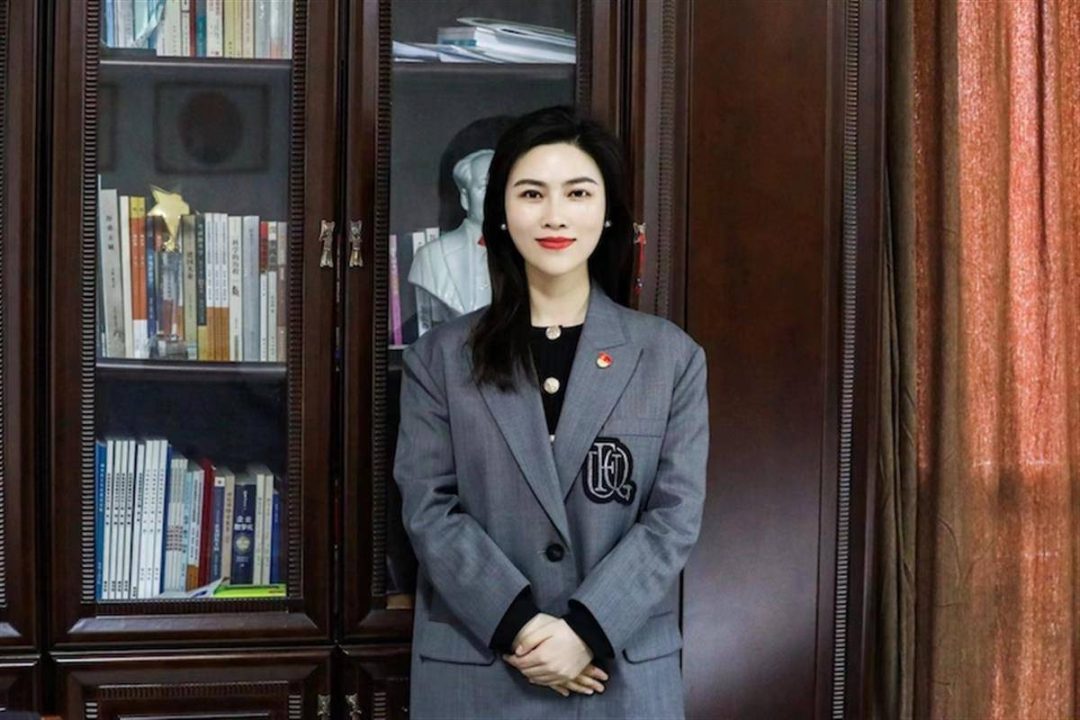 郑州工商学院美女副校长王提图片_2
