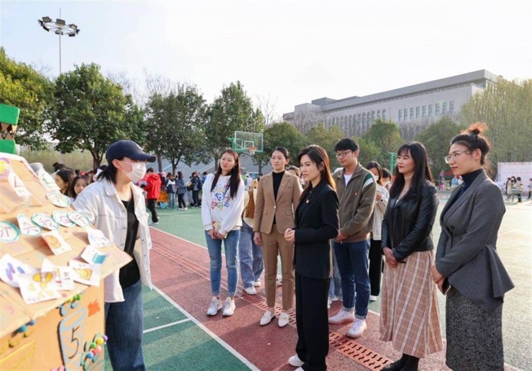 郑州工商学院美女副校长王提图片_3