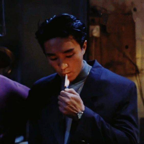 周星驰抽烟经典头像 星爷抽烟头像_12