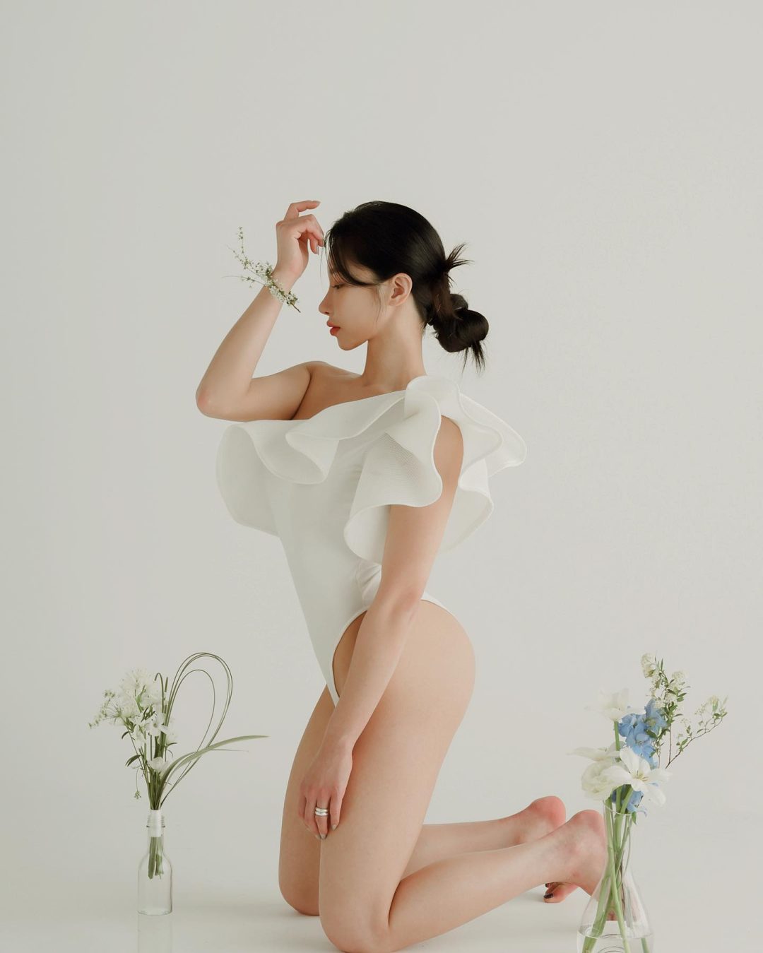 女人的腿，夺命的刀，女人的腰，赛和湖畔的春水_1