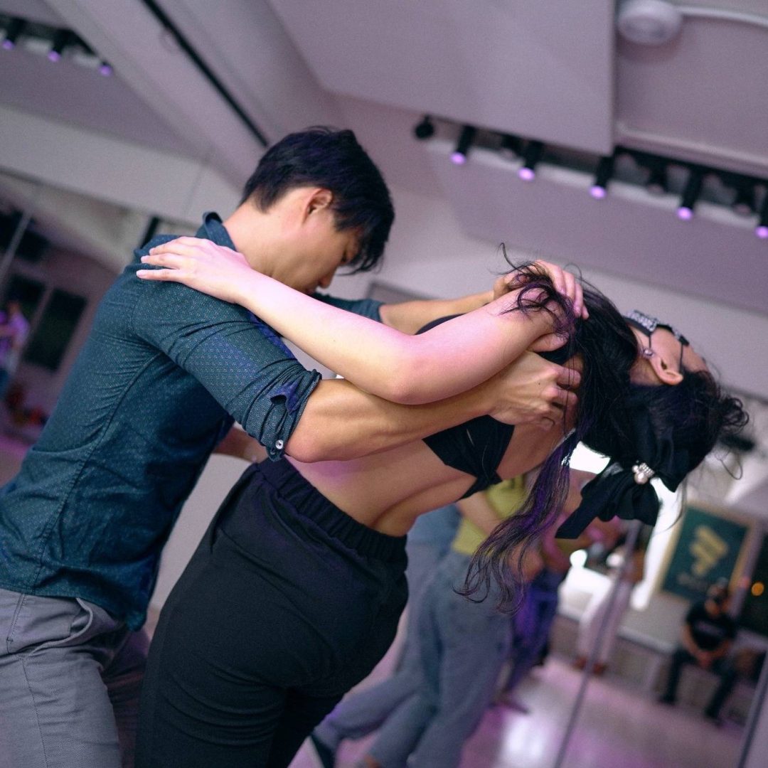男主是舞蹈老师女主是她的学生！妻离子散舞莎莎舞骚莎Salsa图片_1
