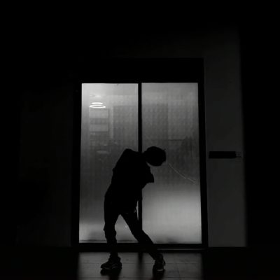 罗云熙《黑白印画》图片 舞蹈功底可以