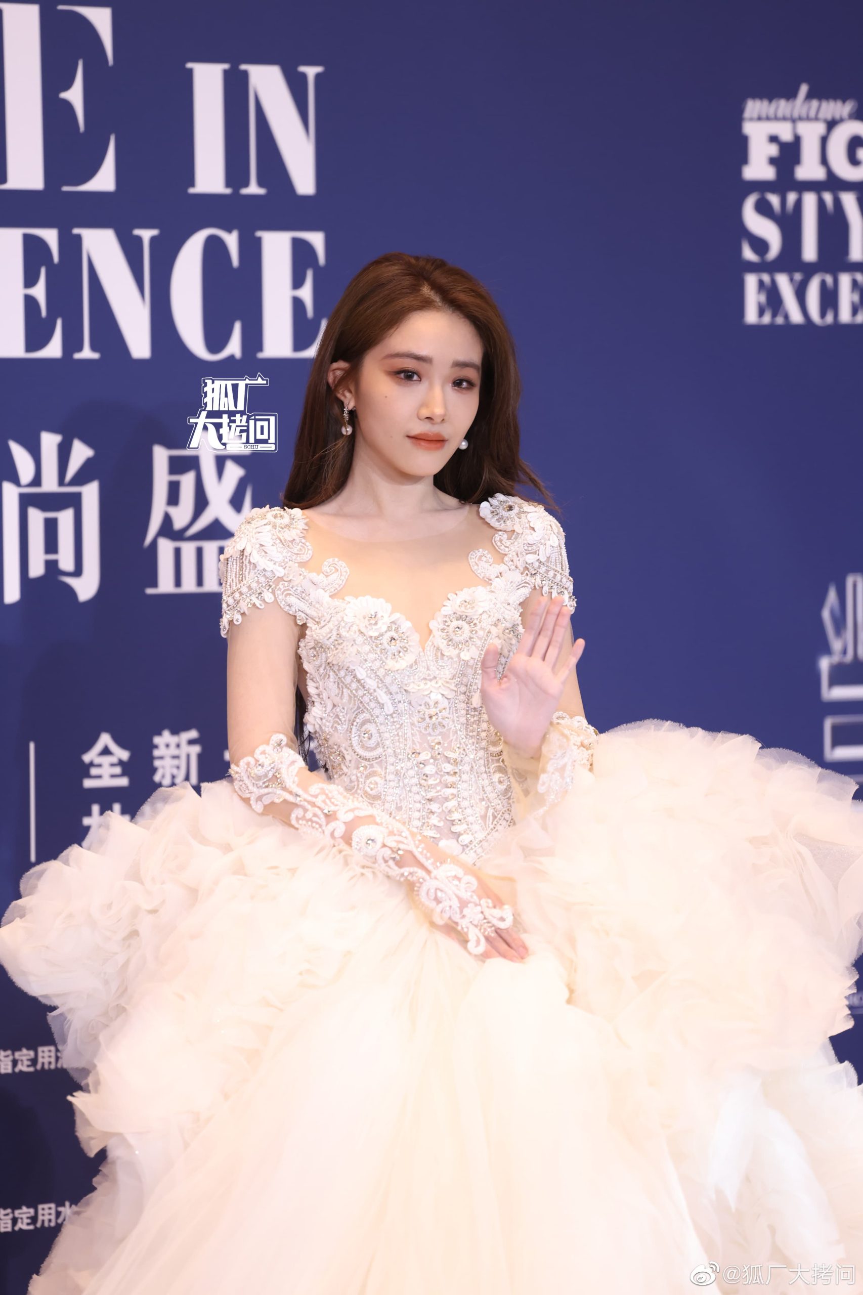 喻言的蓬蓬裙好大，喻言今日红毯生图_5