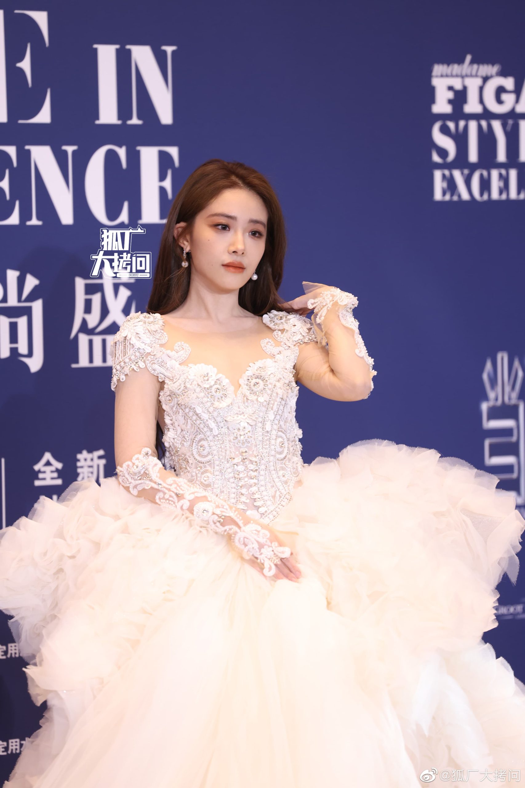 喻言的蓬蓬裙好大，喻言今日红毯生图_6
