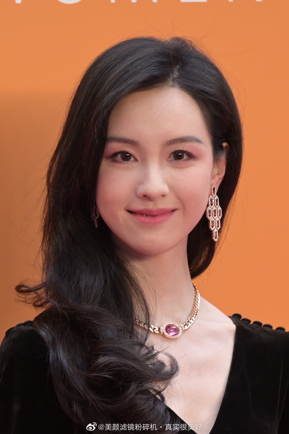 美女学霸陈都灵生图宝格丽活动_2