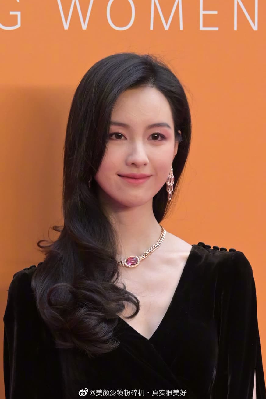 美女学霸陈都灵生图宝格丽活动_3