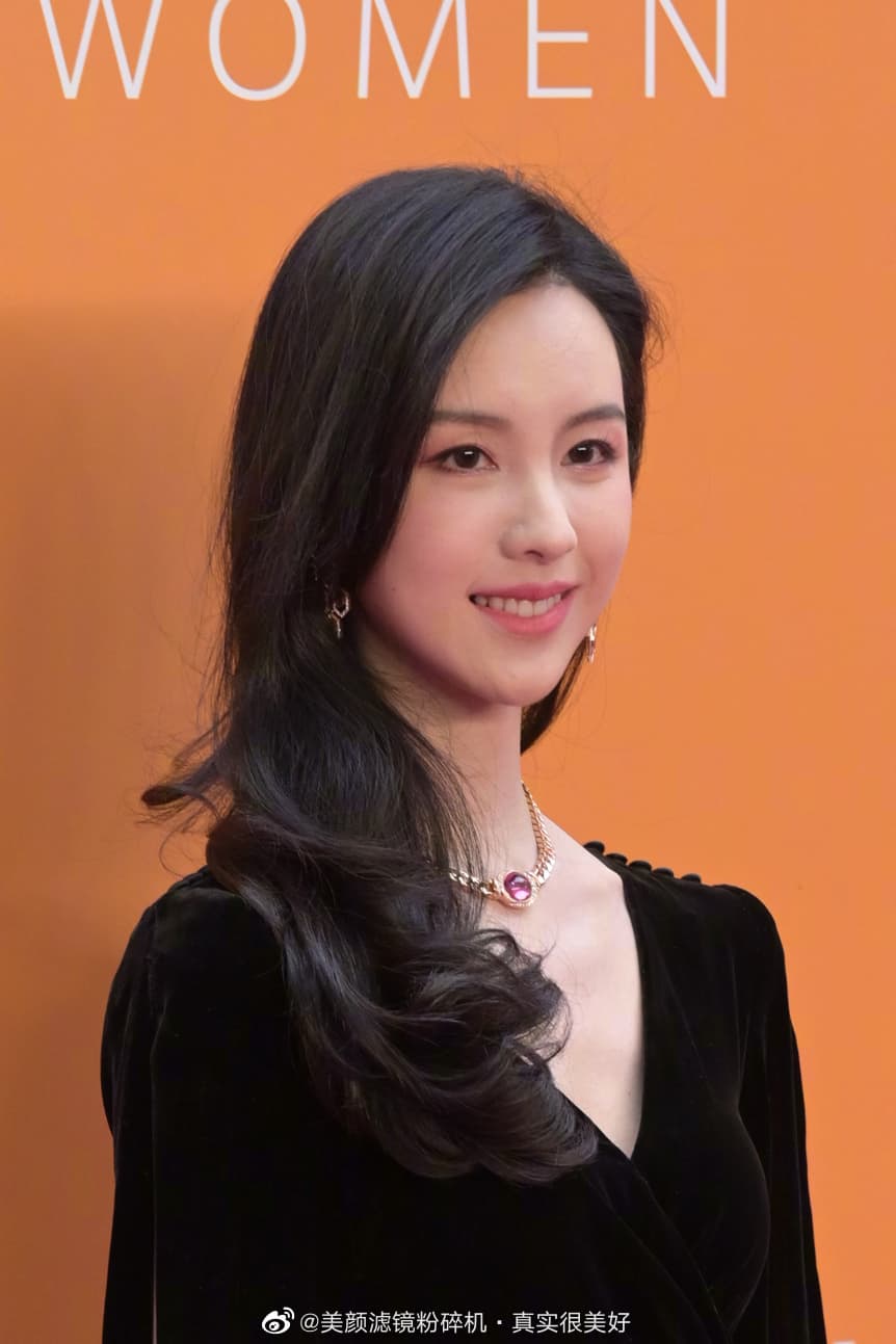 美女学霸陈都灵生图宝格丽活动_4