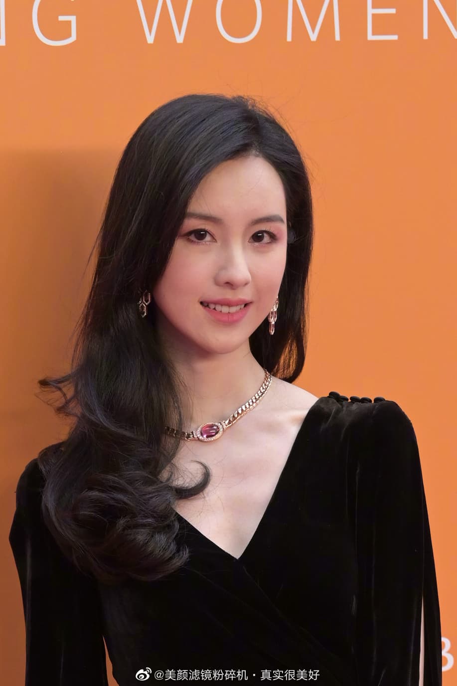 美女学霸陈都灵生图宝格丽活动_5