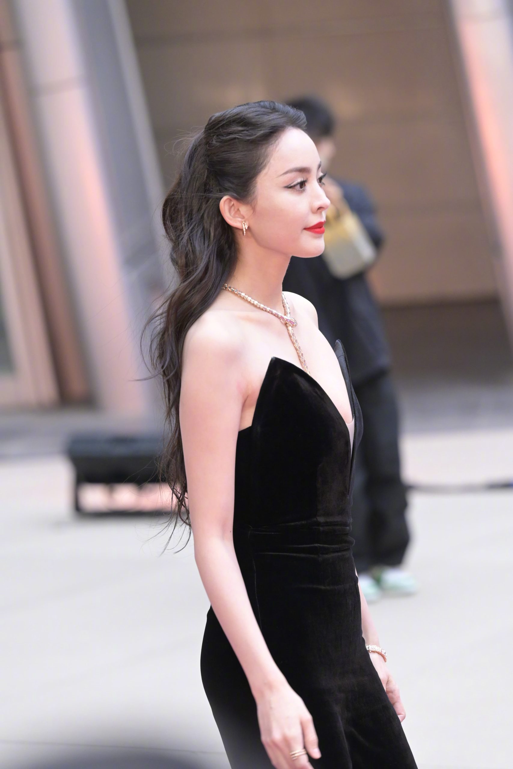 古力娜扎宝格丽盛典红毯美照生图_1