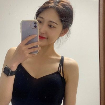 美女酒店照镜子,酒店的大镜子对着床做什么用的？