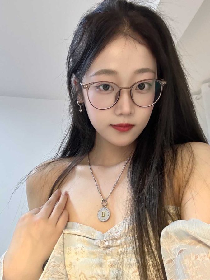 戴眼镜的女孩闷骚吗？眼镜美女天花板”_1