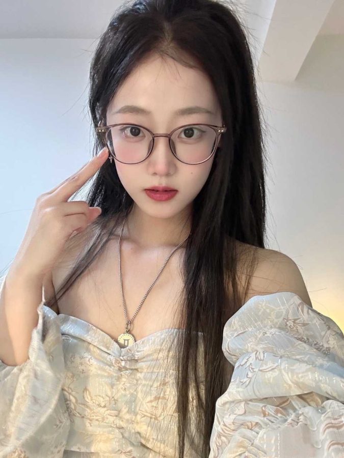 戴眼镜的女孩闷骚吗？眼镜美女天花板”_2