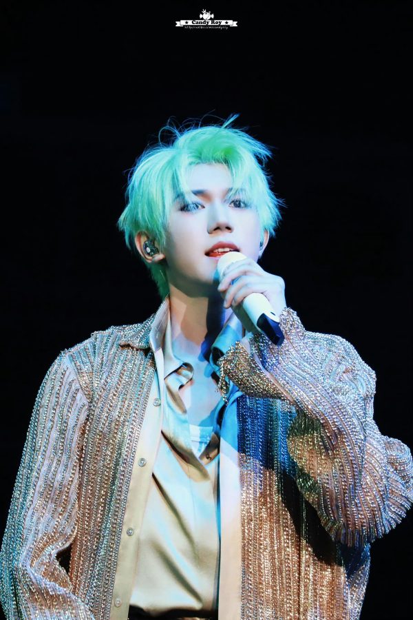 王源染了绿发图片 ，王源客厅狂欢巡演_1