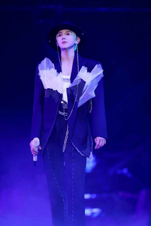 王源染了绿发图片 ，王源客厅狂欢巡演_2